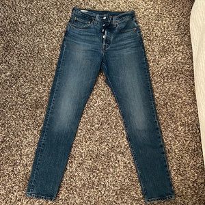 LEVIA 501 SKINNY HIGH RISE size 26 and length is 30